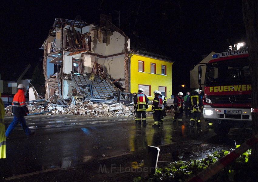 Hausexplosion Bruehl bei Koeln Pingsdorferstr P229.JPG